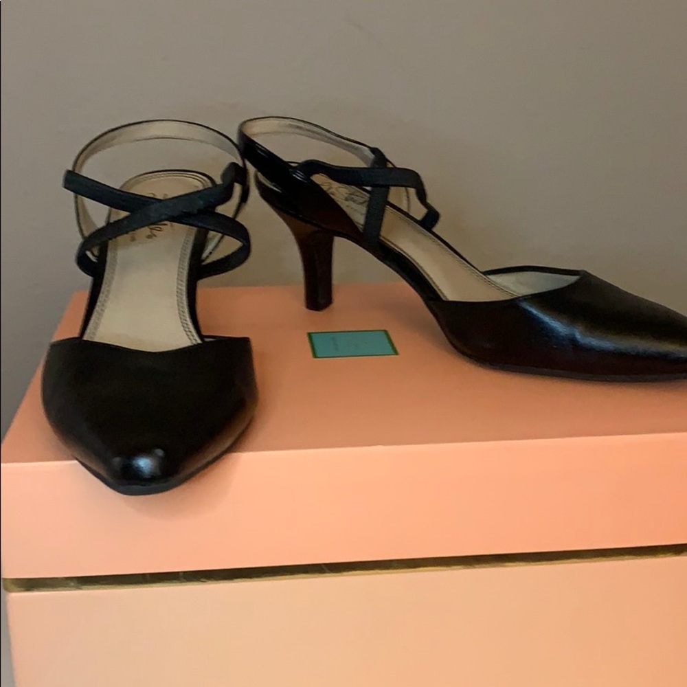 Woman’s heels - Picture 2 of 3